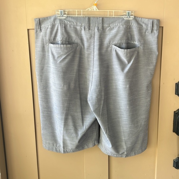 Travis Mathew Men’s 40 Gray Space Dye 10” Inseam Essential Shorts - Picture 6 of 7